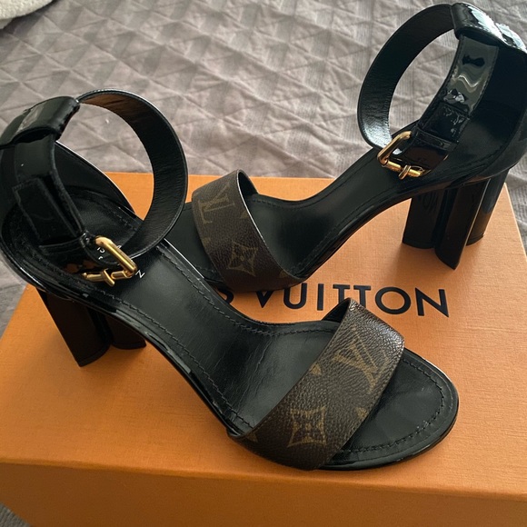 Louis Vuitton heels - Picture 1 of 4